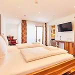 Hotel Hornstein - Weingut, Vinothek & Gastronomie *